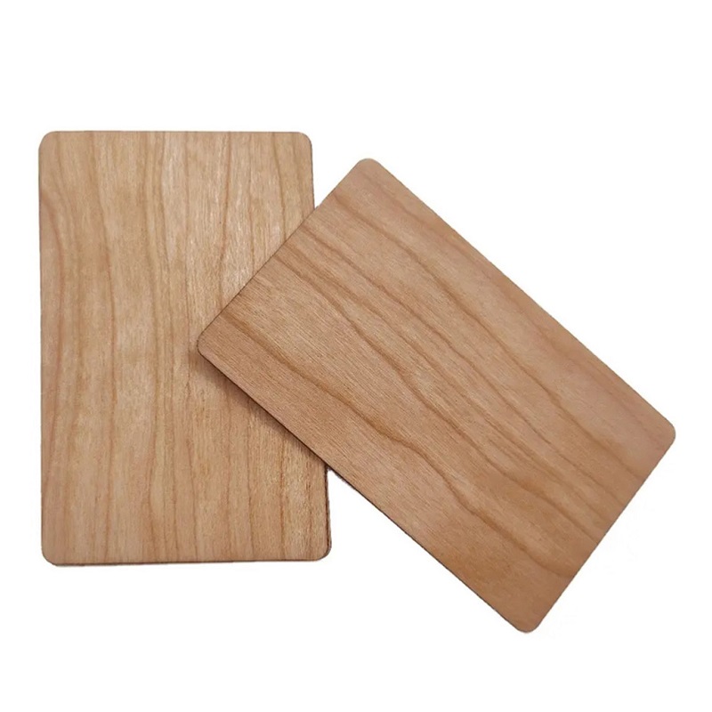 Bilde av NTAG 215 "Plastic card" in wood material with RFID 13.56 MHz chip. 70102153 (DE,SE,NO,FI,RO,PL)